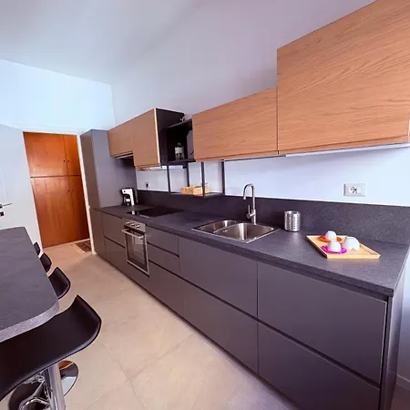 Arivaticanhouse روما